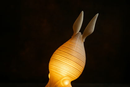 Lampa AuraShell – Rzeźba świetlna inspirowana kałamarnicą